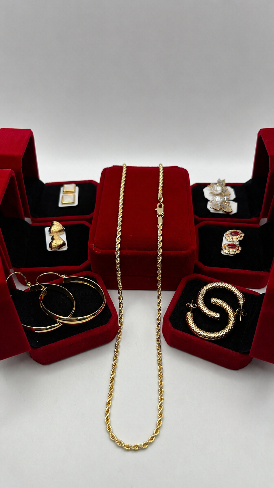 Lote mixto 1 cadena + 4 aros + 2 argollas con enchape de oro | N°12
