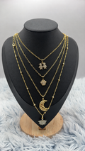 Lote 4 cadenas + 4 dijes enchapados en oro | N18