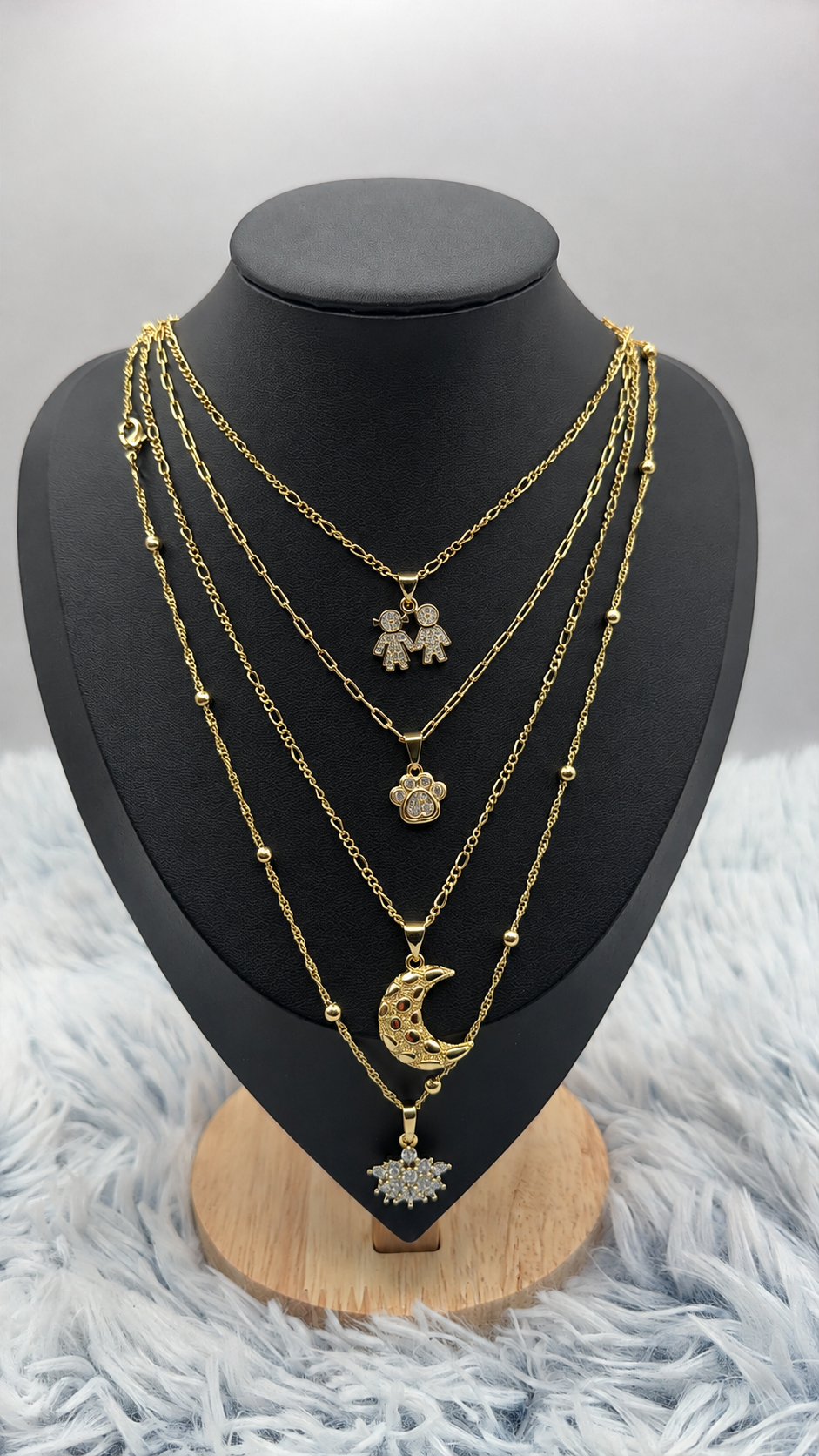 Lote 4 cadenas + 4 dijes enchapados en oro | N18